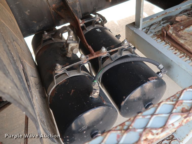 image for item DG7040 1996 Freightliner FL80 drilling rig truck