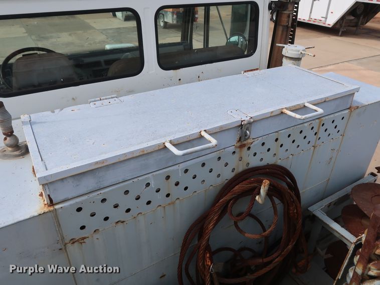 image for item DG7040 1996 Freightliner FL80 drilling rig truck