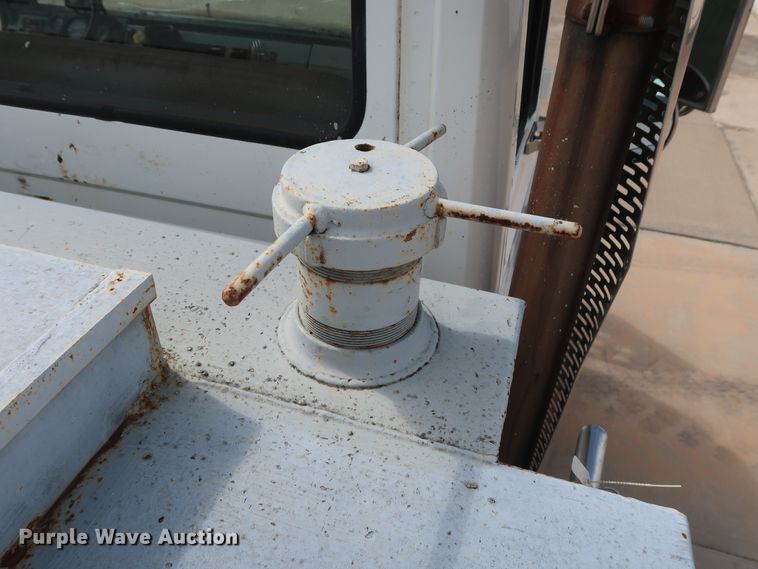 image for item DG7040 1996 Freightliner FL80 drilling rig truck