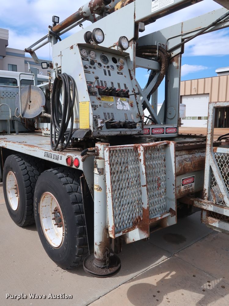 image for item DG7040 1996 Freightliner FL80 drilling rig truck