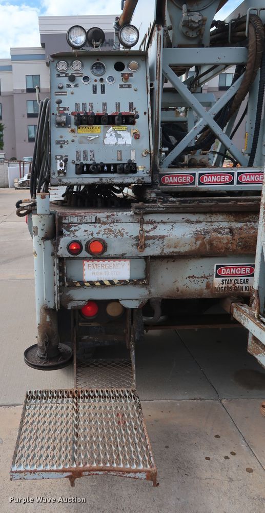 image for item DG7040 1996 Freightliner FL80 drilling rig truck