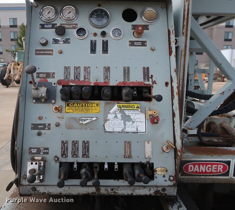 image for item DG7040 1996 Freightliner FL80 drilling rig truck