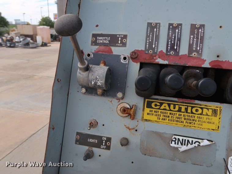 image for item DG7040 1996 Freightliner FL80 drilling rig truck