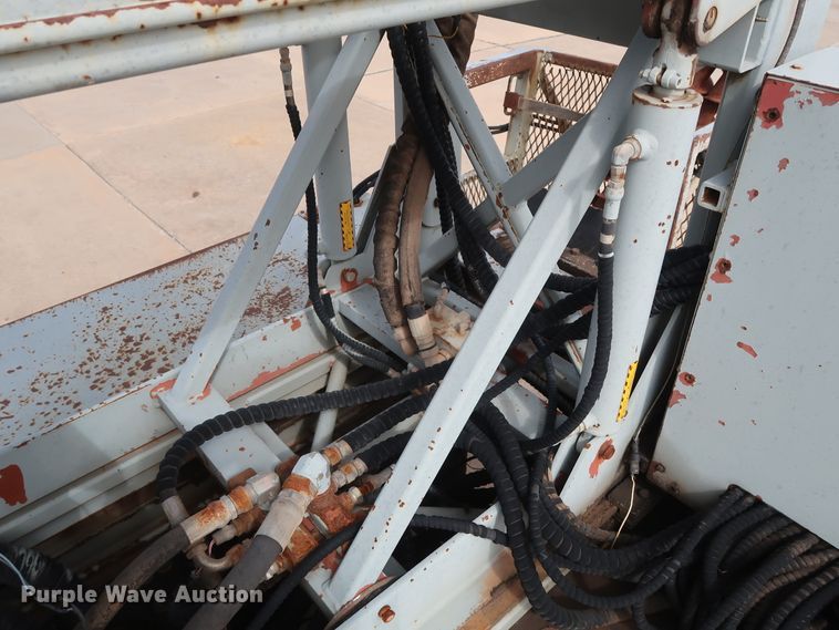 image for item DG7040 1996 Freightliner FL80 drilling rig truck