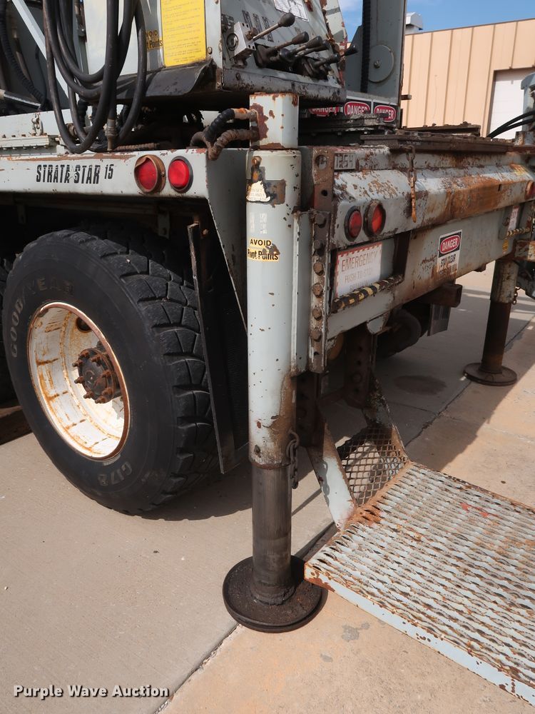image for item DG7040 1996 Freightliner FL80 drilling rig truck