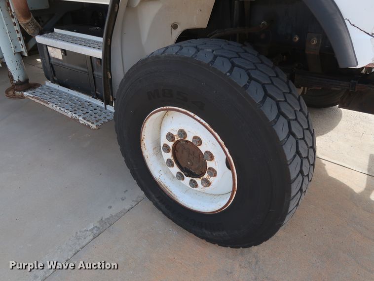 image for item DG7040 1996 Freightliner FL80 drilling rig truck