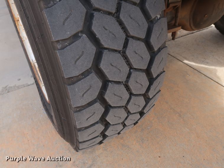 image for item DG7040 1996 Freightliner FL80 drilling rig truck