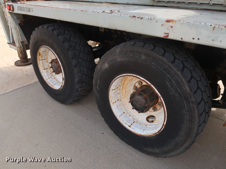 image for item DG7040 1996 Freightliner FL80 drilling rig truck