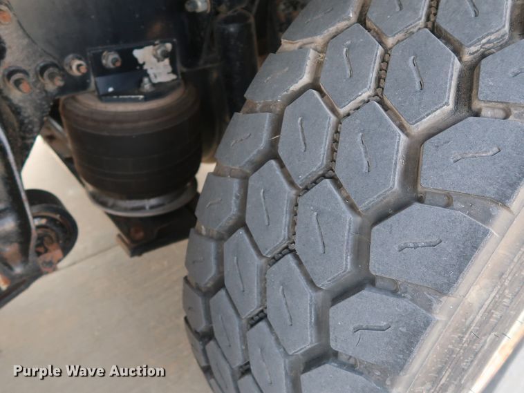 image for item DG7040 1996 Freightliner FL80 drilling rig truck