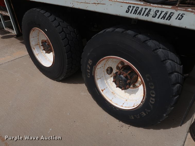 image for item DG7040 1996 Freightliner FL80 drilling rig truck