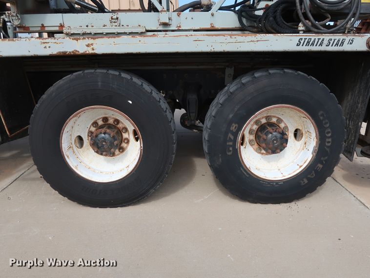 image for item DG7040 1996 Freightliner FL80 drilling rig truck