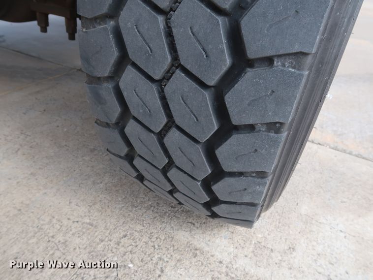 image for item DG7040 1996 Freightliner FL80 drilling rig truck