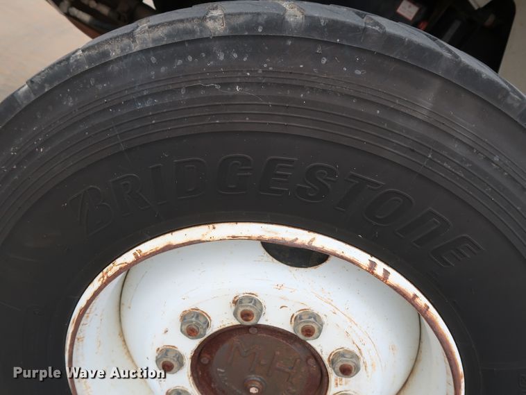 image for item DG7040 1996 Freightliner FL80 drilling rig truck