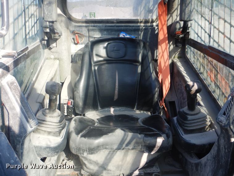 image for item DI2346 2011 John Deere 326D skid steer