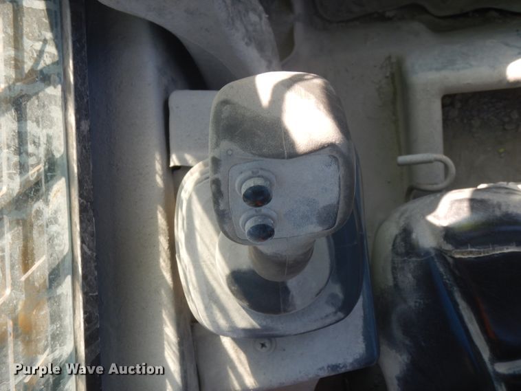 image for item DI2346 2011 John Deere 326D skid steer