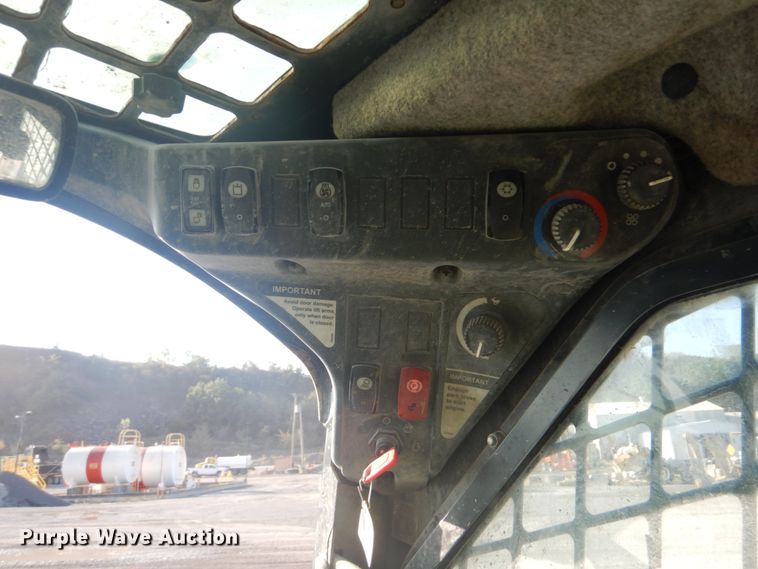 image for item DI2346 2011 John Deere 326D skid steer