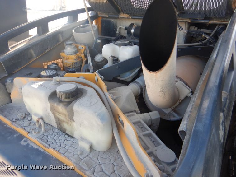 image for item DI2346 2011 John Deere 326D skid steer