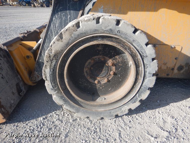 image for item DI2346 2011 John Deere 326D skid steer