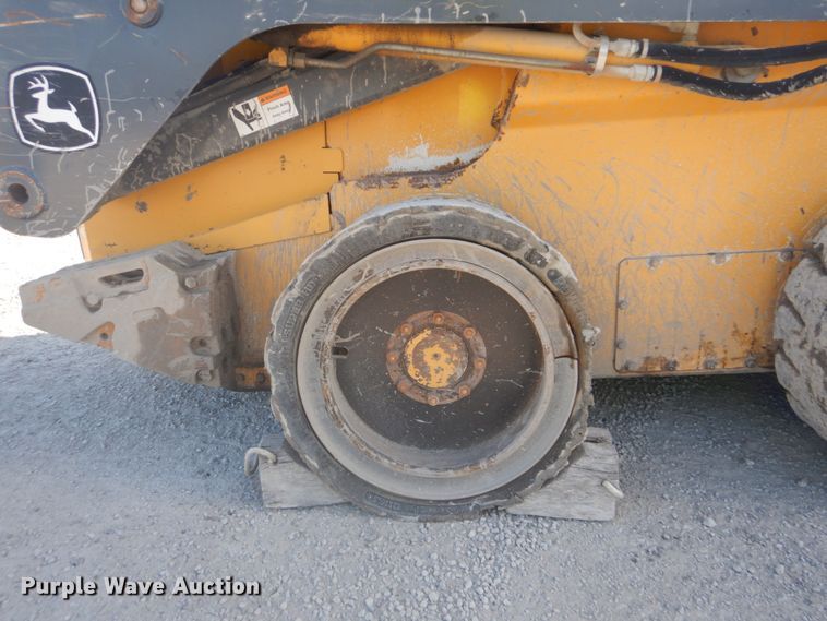 image for item DI2346 2011 John Deere 326D skid steer