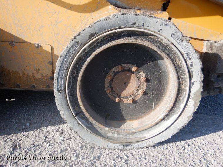 image for item DI2346 2011 John Deere 326D skid steer