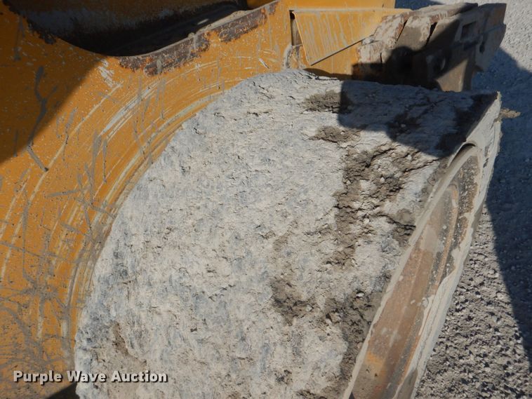 image for item DI2346 2011 John Deere 326D skid steer