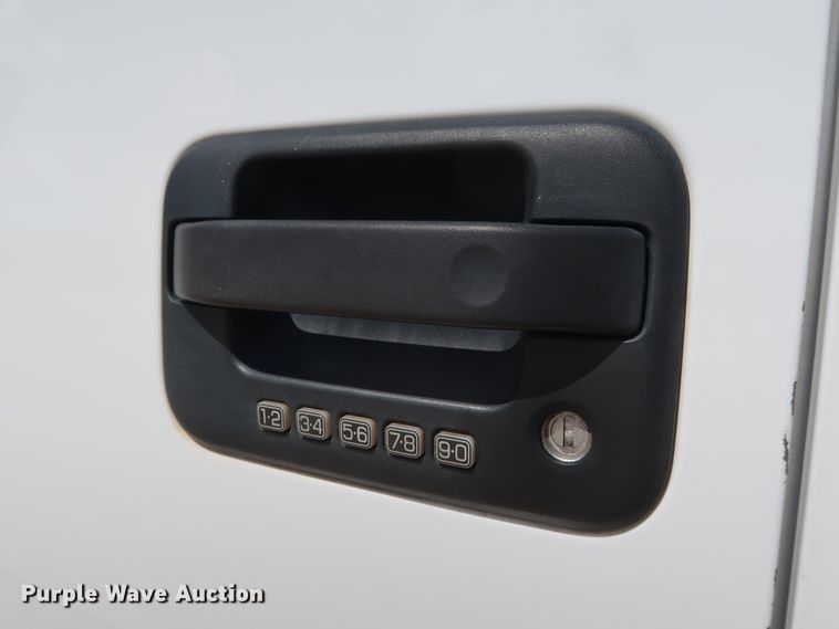 image for item GE9003 2013 Ford F150 XLT SuperCrew pickup truck