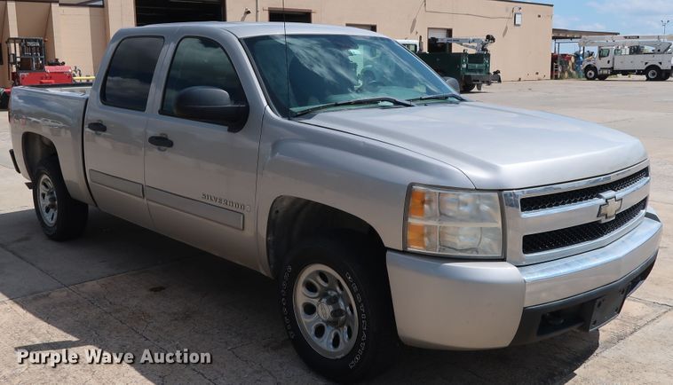 image for item GE9004 2007 Chevrolet Silverado 1500 LS Crew Cab pickup truck
