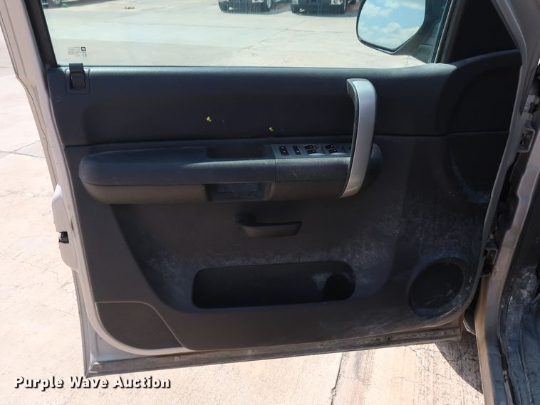 image for item GE9004 2007 Chevrolet Silverado 1500 LS Crew Cab pickup truck