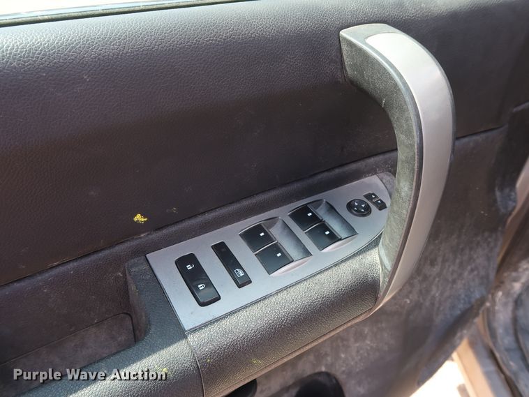 image for item GE9004 2007 Chevrolet Silverado 1500 LS Crew Cab pickup truck