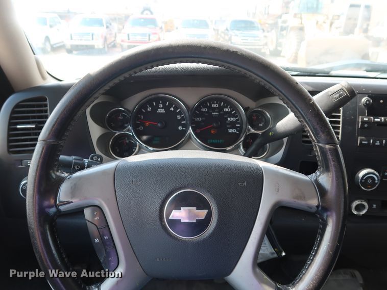 image for item GE9004 2007 Chevrolet Silverado 1500 LS Crew Cab pickup truck