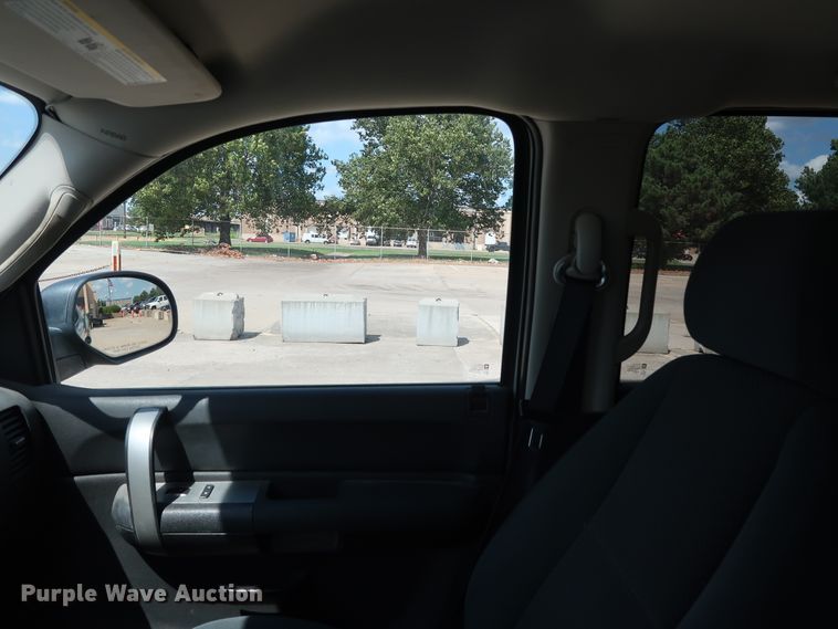 image for item GE9004 2007 Chevrolet Silverado 1500 LS Crew Cab pickup truck