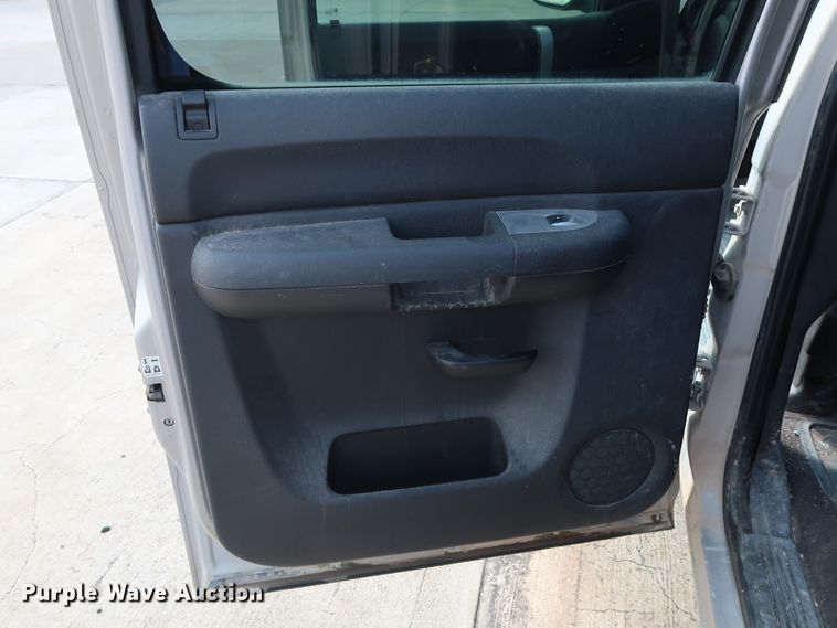 image for item GE9004 2007 Chevrolet Silverado 1500 LS Crew Cab pickup truck