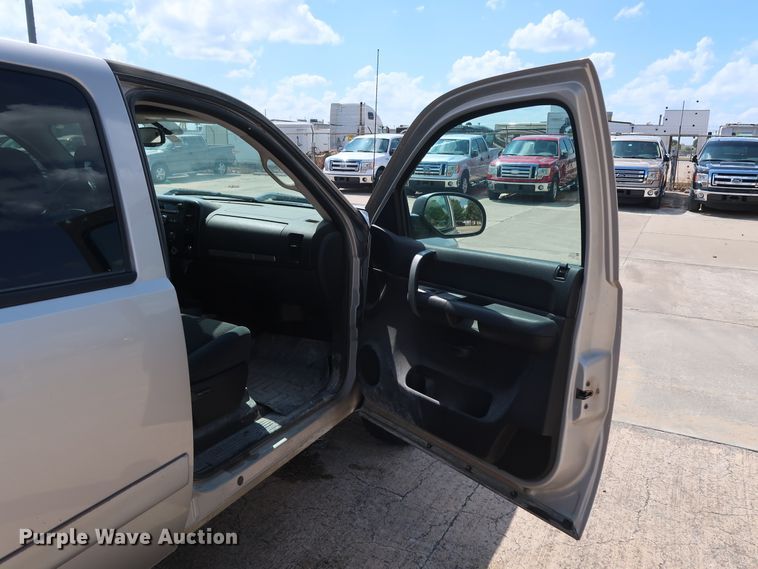 image for item GE9004 2007 Chevrolet Silverado 1500 LS Crew Cab pickup truck