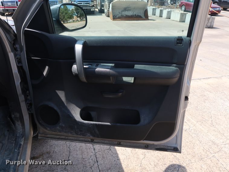 image for item GE9004 2007 Chevrolet Silverado 1500 LS Crew Cab pickup truck