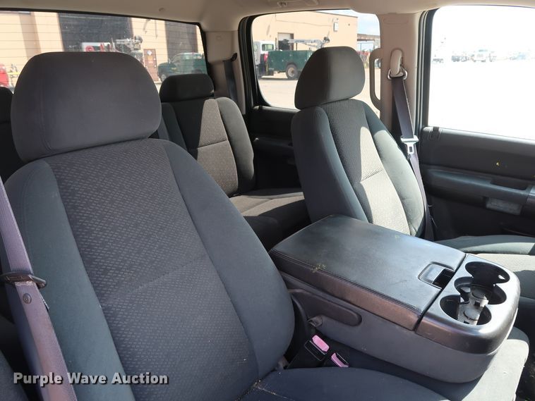 image for item GE9004 2007 Chevrolet Silverado 1500 LS Crew Cab pickup truck