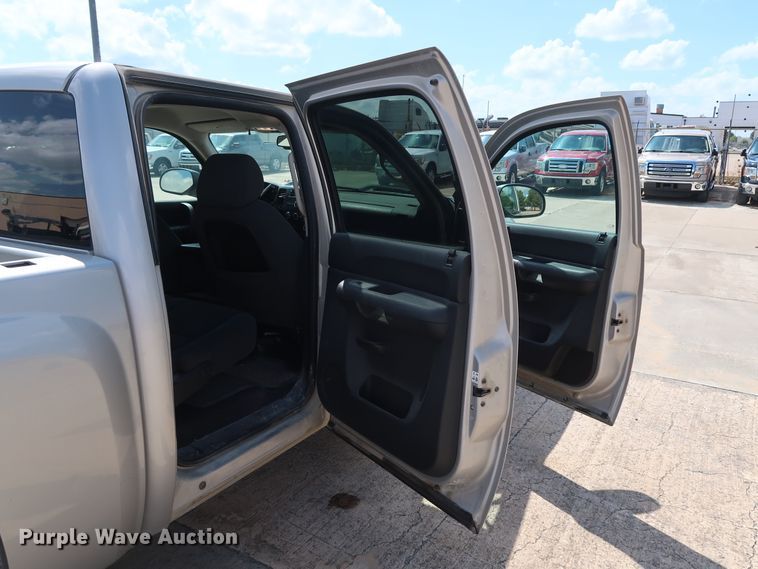 image for item GE9004 2007 Chevrolet Silverado 1500 LS Crew Cab pickup truck