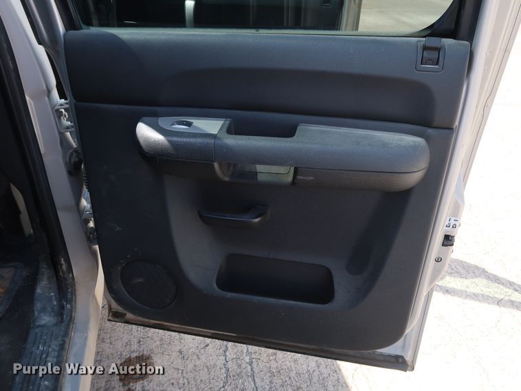 image for item GE9004 2007 Chevrolet Silverado 1500 LS Crew Cab pickup truck