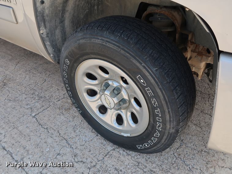 image for item GE9004 2007 Chevrolet Silverado 1500 LS Crew Cab pickup truck