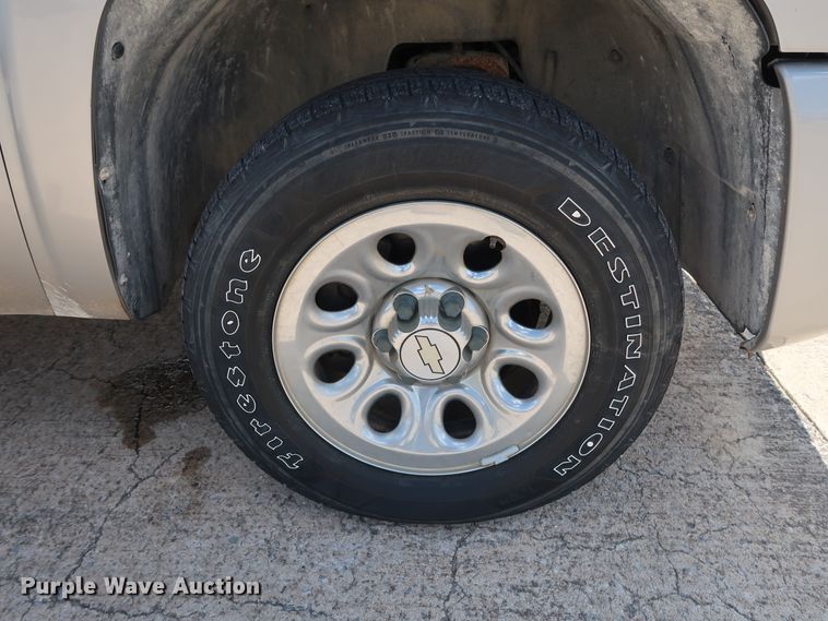 image for item GE9004 2007 Chevrolet Silverado 1500 LS Crew Cab pickup truck