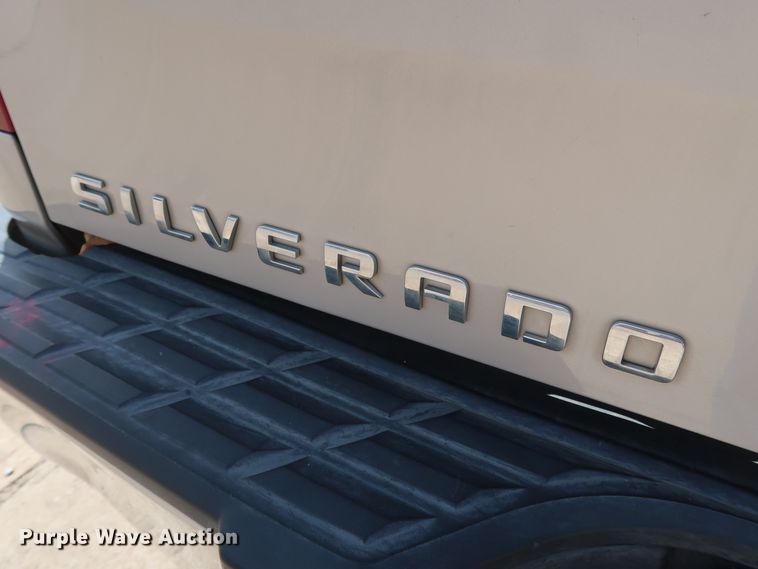 image for item GE9004 2007 Chevrolet Silverado 1500 LS Crew Cab pickup truck