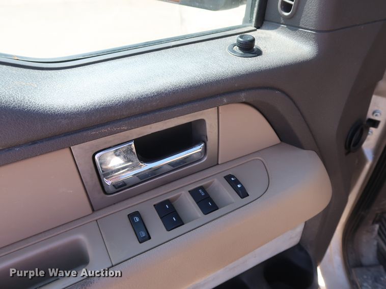 image for item GE9005 2010 Ford F150 XLT SuperCrew pickup truck