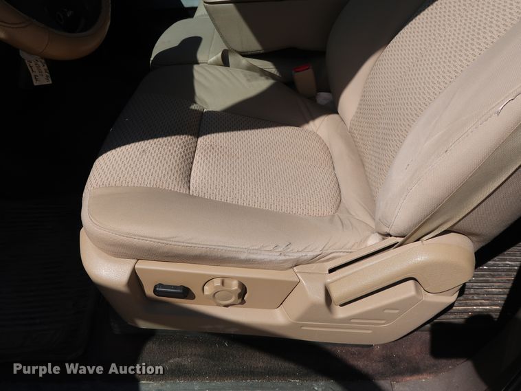 image for item GE9005 2010 Ford F150 XLT SuperCrew pickup truck