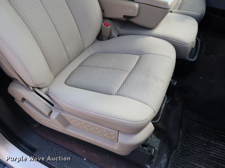 image for item GE9005 2010 Ford F150 XLT SuperCrew pickup truck