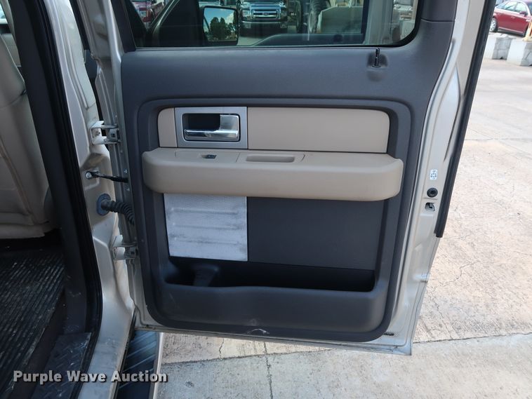 image for item GE9005 2010 Ford F150 XLT SuperCrew pickup truck