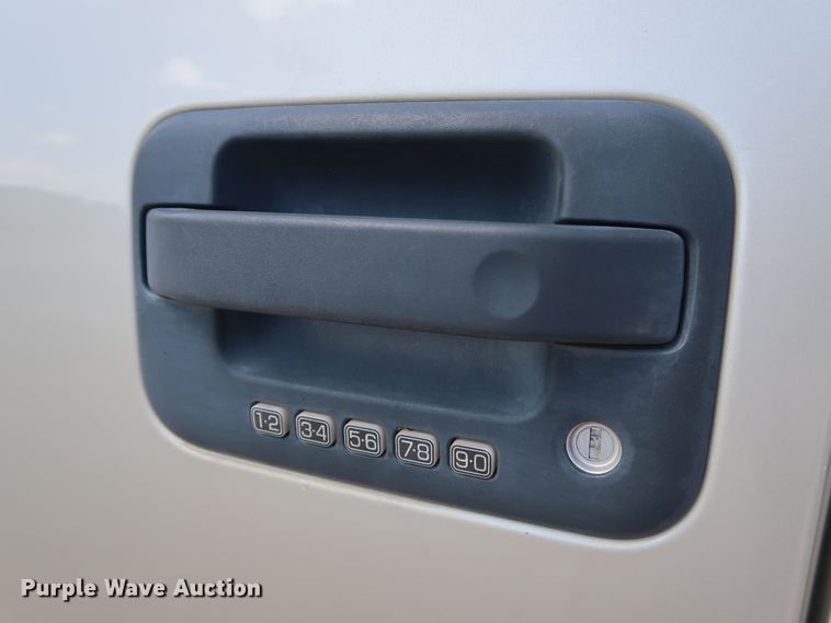 image for item GE9005 2010 Ford F150 XLT SuperCrew pickup truck