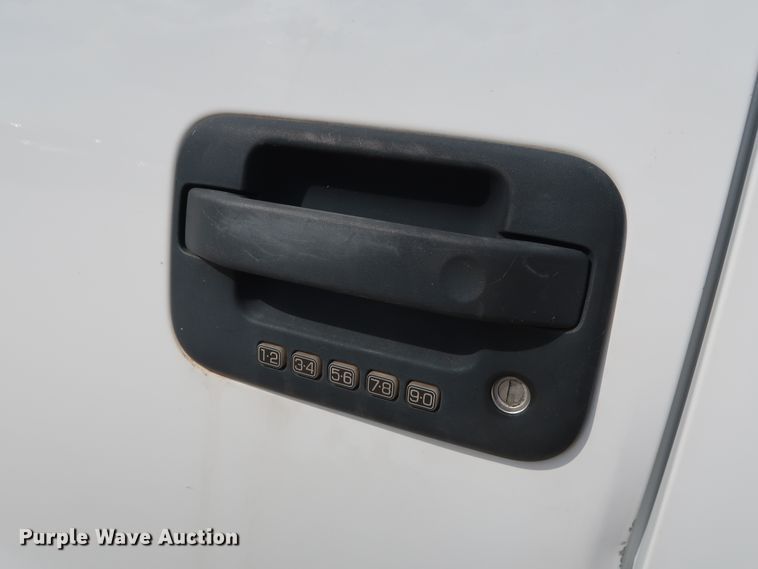 image for item GE9007 2013 Ford F150 XLT SuperCrew pickup truck