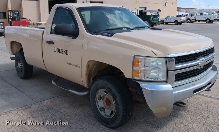 image for item GE9008 2007 Chevrolet Silverado 2500 pickup truck