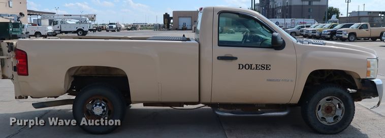 image for item GE9008 2007 Chevrolet Silverado 2500 pickup truck