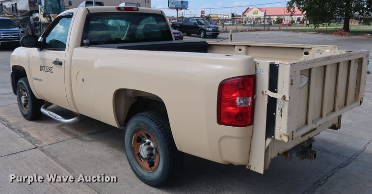 image for item GE9008 2007 Chevrolet Silverado 2500 pickup truck