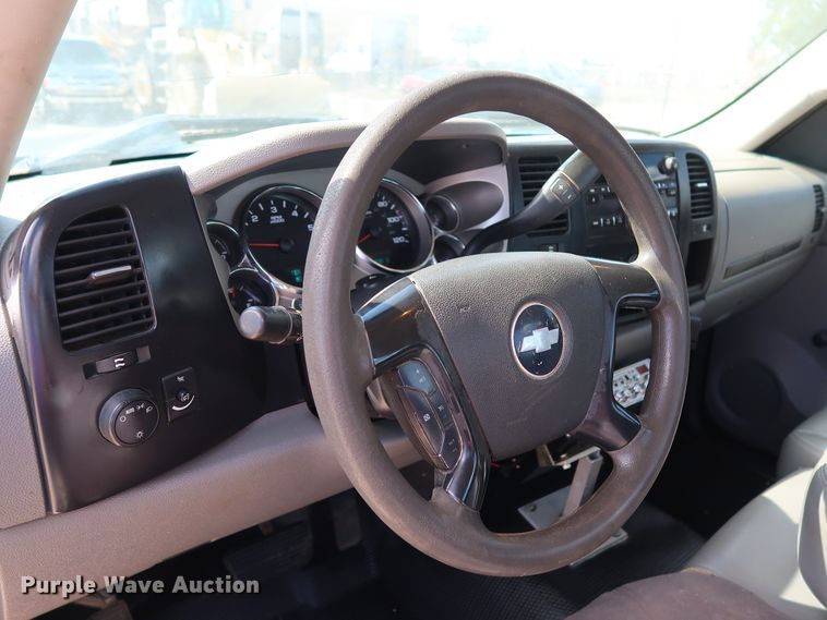 image for item GE9008 2007 Chevrolet Silverado 2500 pickup truck